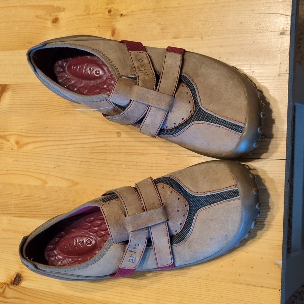 Clarks Pr!vo: The Ultimate Comfort and Style for Your Feet!